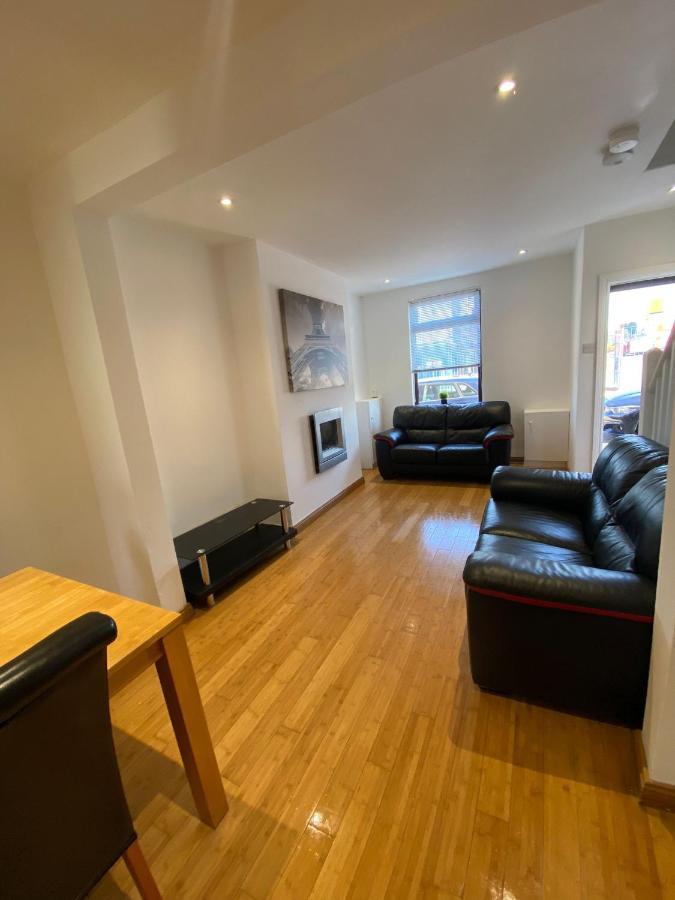 Holiday home Modern Two Bedroom House Close To Centre *