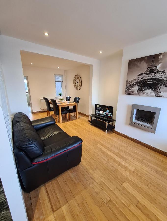 Modern Two Bedroom House Close To Centre Holiday home